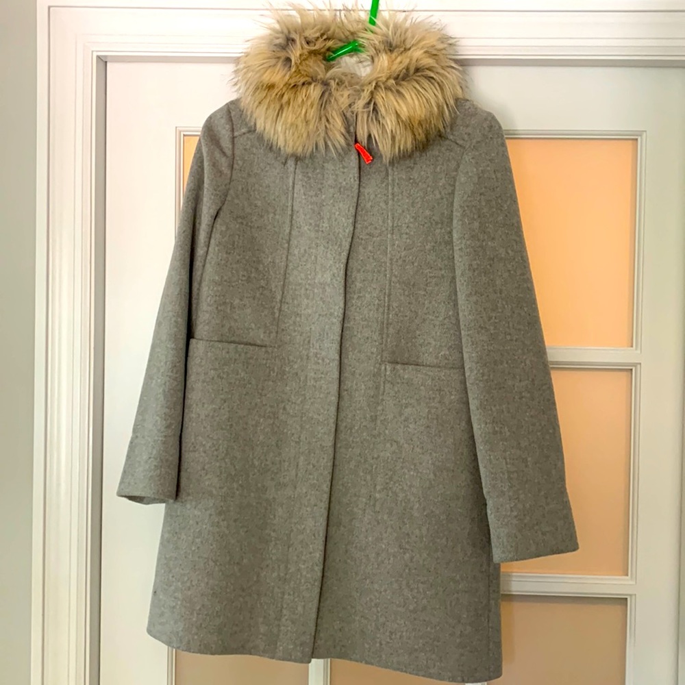 Beautiful and very flattering Crewcuts wool coat w detachable fur collar.